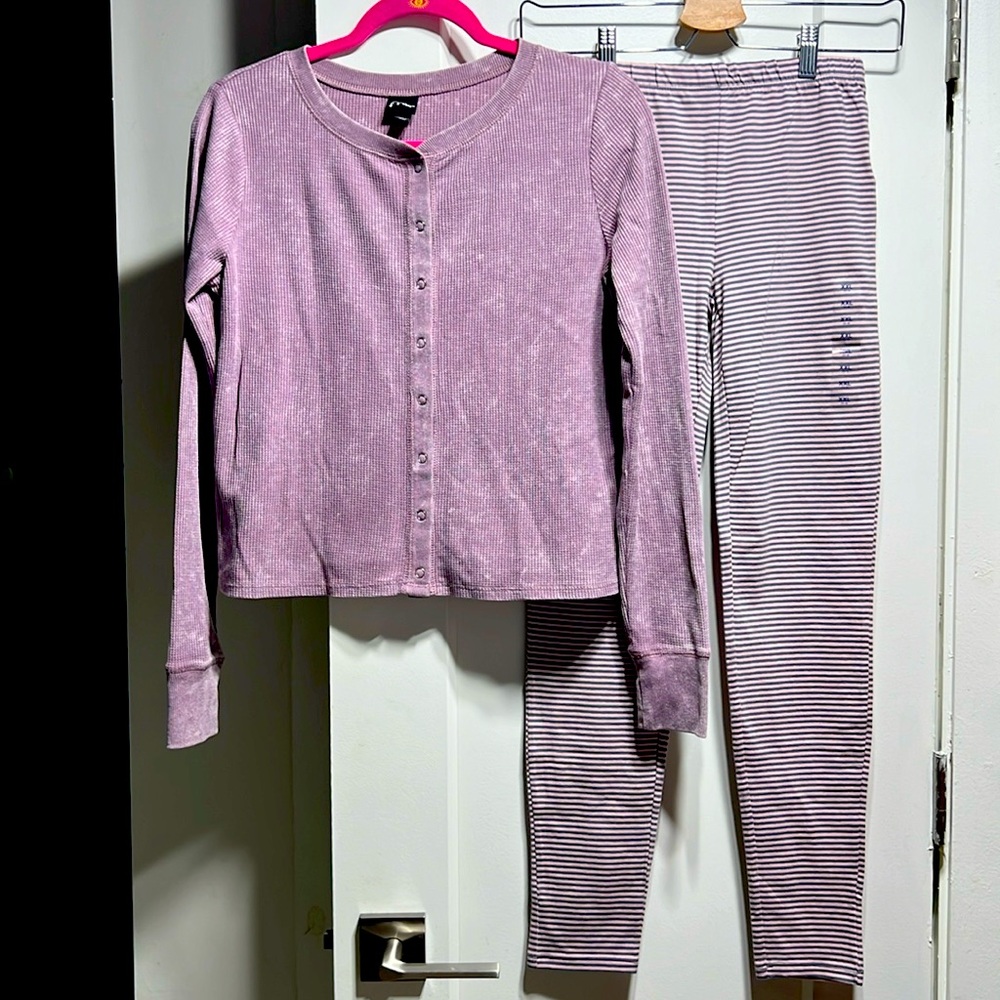 Lot of 2: NWT Gap XXL leggings, NWOT Art Class XXL waffle knit henley